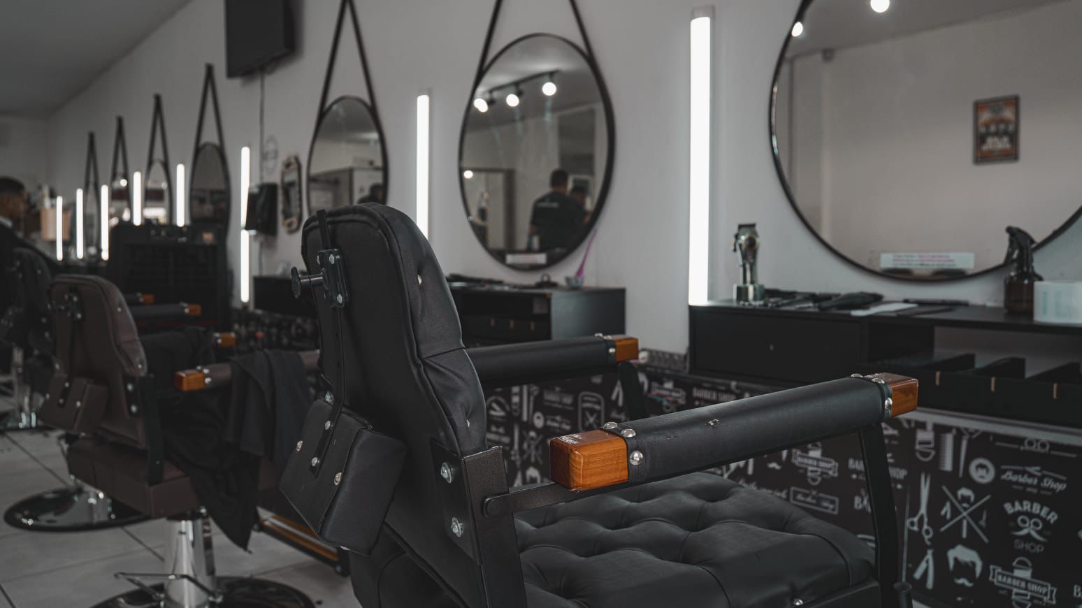 Interior da Bros Club Barber School